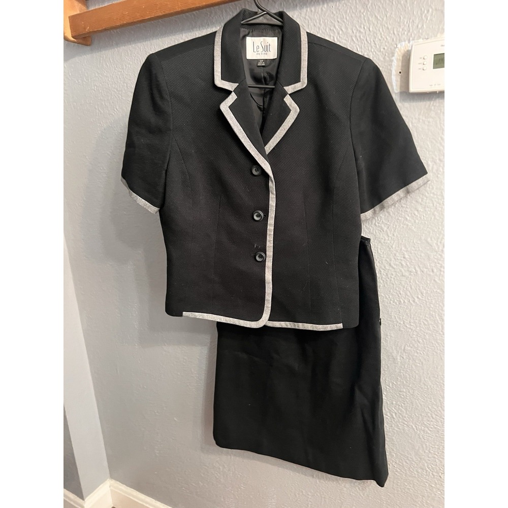 Le Suit Women Black Skirt Suit size 12P Short Sleeve